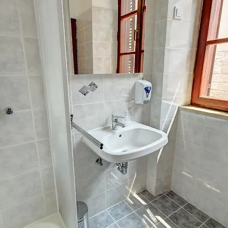 Point 3* Pula