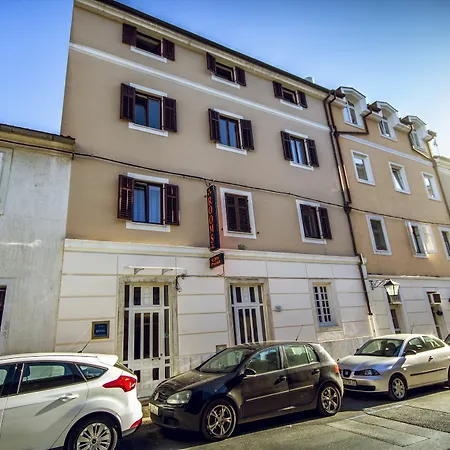 Point לינה וארוחת בוקר